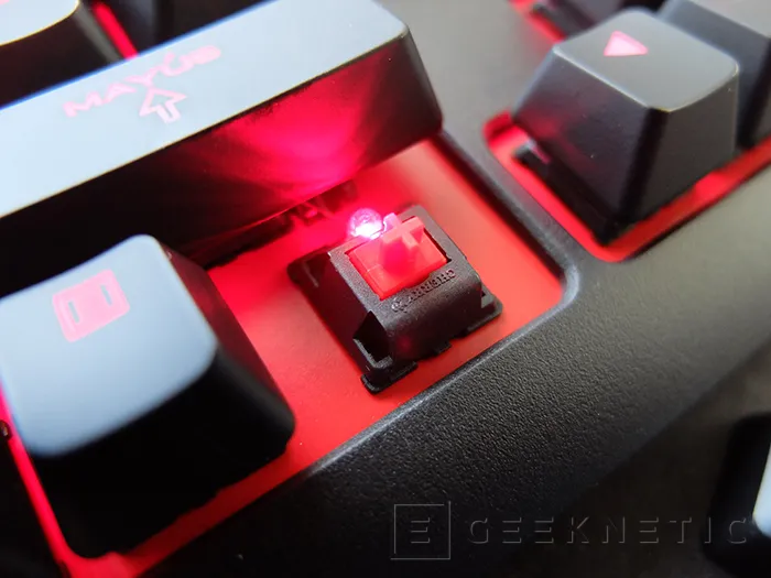 Geeknetic Corsair Strafe Cherry MX Red Mechanical Keyboard 16