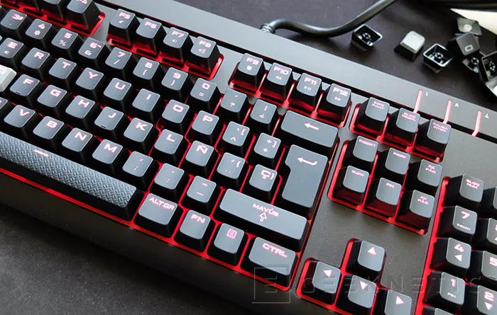 Geeknetic Corsair Strafe Cherry MX Red Mechanical Keyboard 18