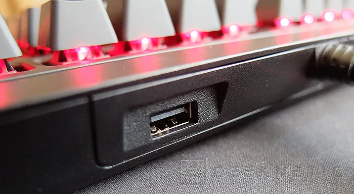 Geeknetic Corsair Strafe Cherry MX Red Mechanical Keyboard 11