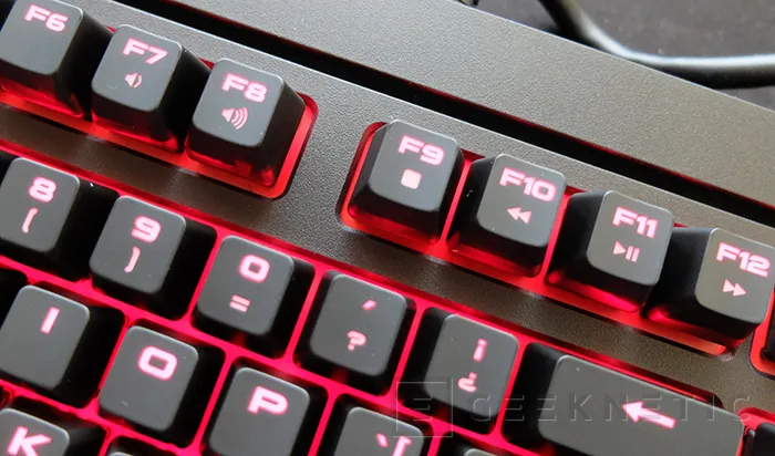 Geeknetic Corsair Strafe Cherry MX Red Mechanical Keyboard 6