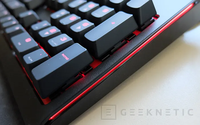 Geeknetic Corsair Strafe Cherry MX Red Mechanical Keyboard 17