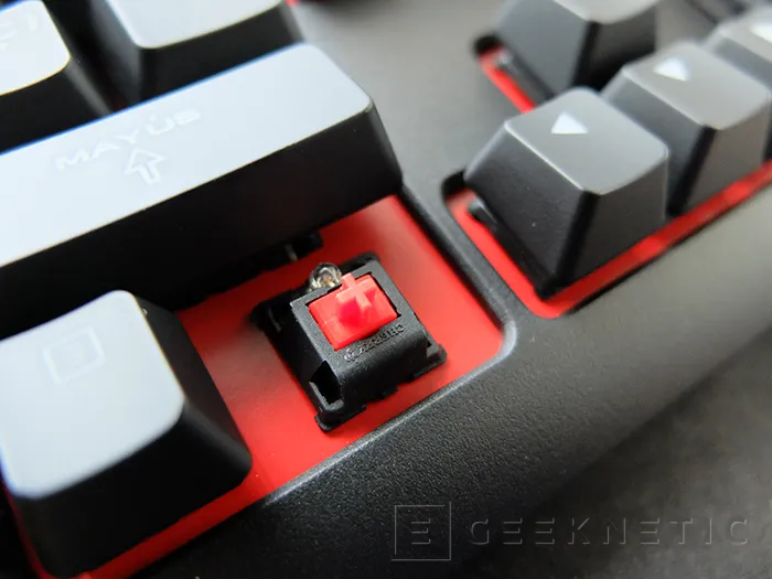 Geeknetic Corsair Strafe Cherry MX Red Mechanical Keyboard 3