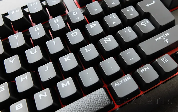 Geeknetic Corsair Strafe Cherry MX Red Mechanical Keyboard 4