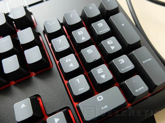 Geeknetic Corsair Strafe Cherry MX Red Mechanical Keyboard 10