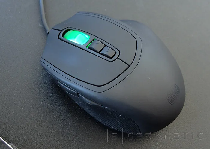 Geeknetic Cooler Master Xornet II gaming mouse 1