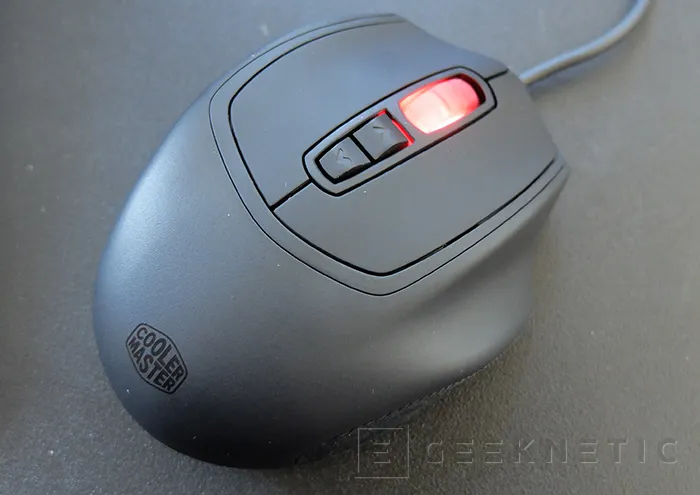 Geeknetic Cooler Master Xornet II gaming mouse 6
