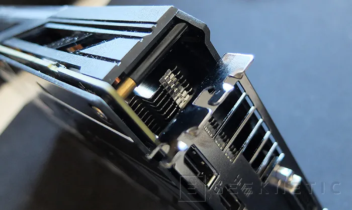 Geeknetic AMD Radeon R9 380X 8