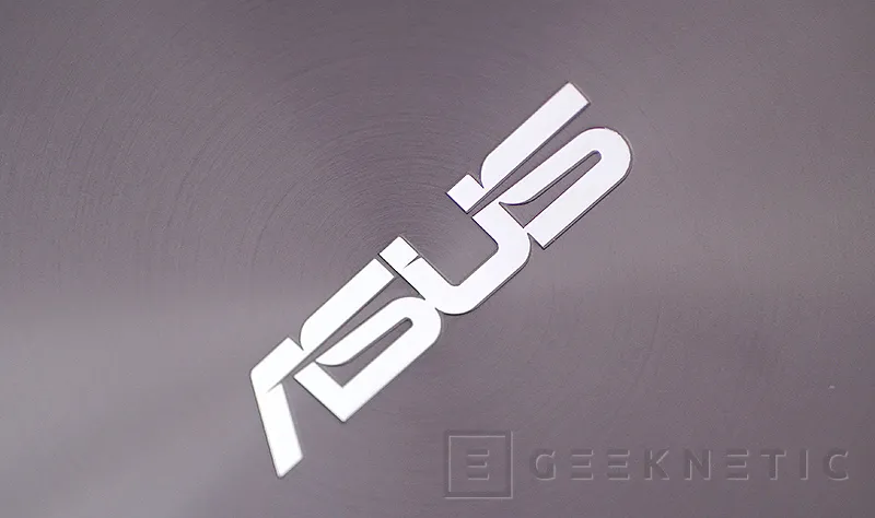Geeknetic ASUS Zenbook UX305UA 21