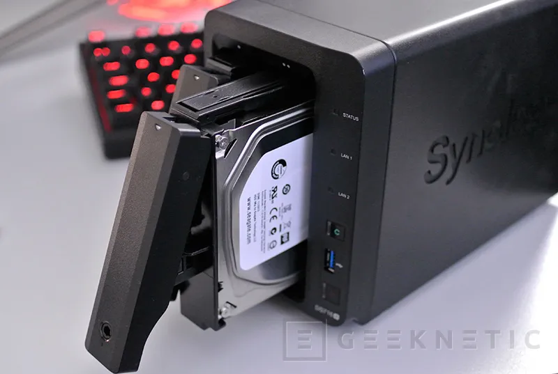 Geeknetic Synology DiskStation DS716+ 5