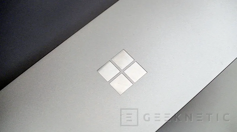 Geeknetic Microsoft Surface Pro 4 31