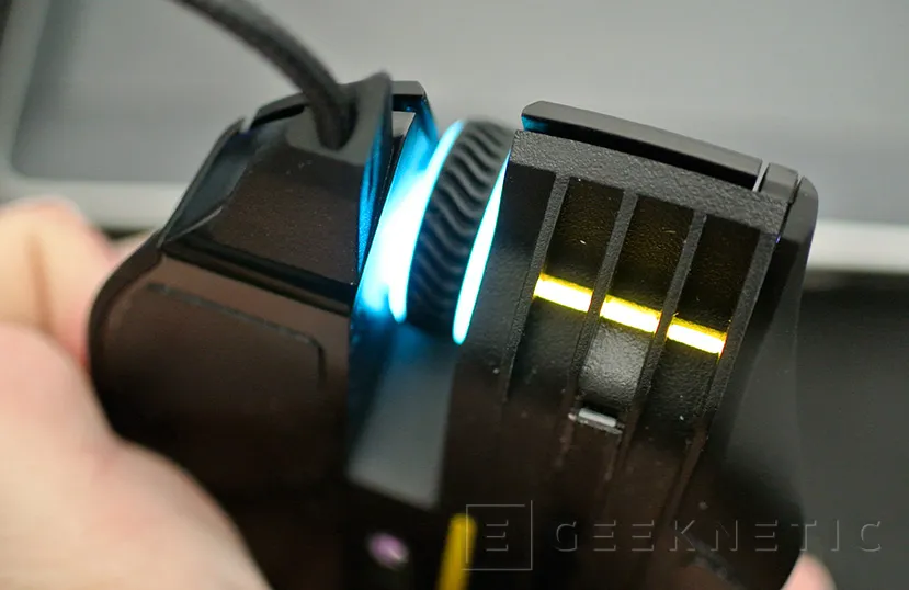 Geeknetic Corsair Sabre RGB Gaming Mouse 10