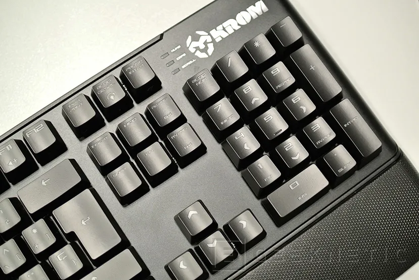 Geeknetic El sorprendente teclado mecánico Krom Kael de Nox   3