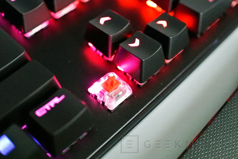 Geeknetic El sorprendente teclado mecánico Krom Kael de Nox   6