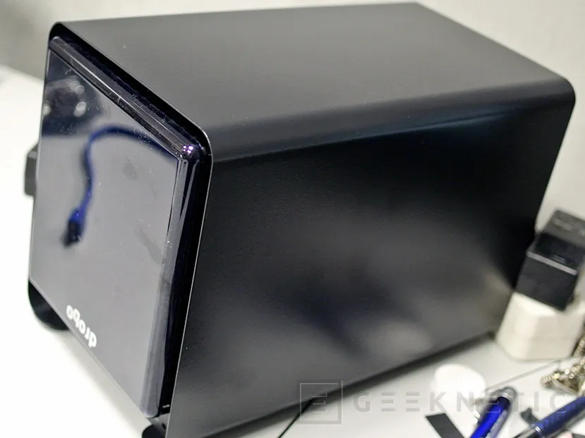 Geeknetic Sistema de almacenamiento personal Drobo 5C 6