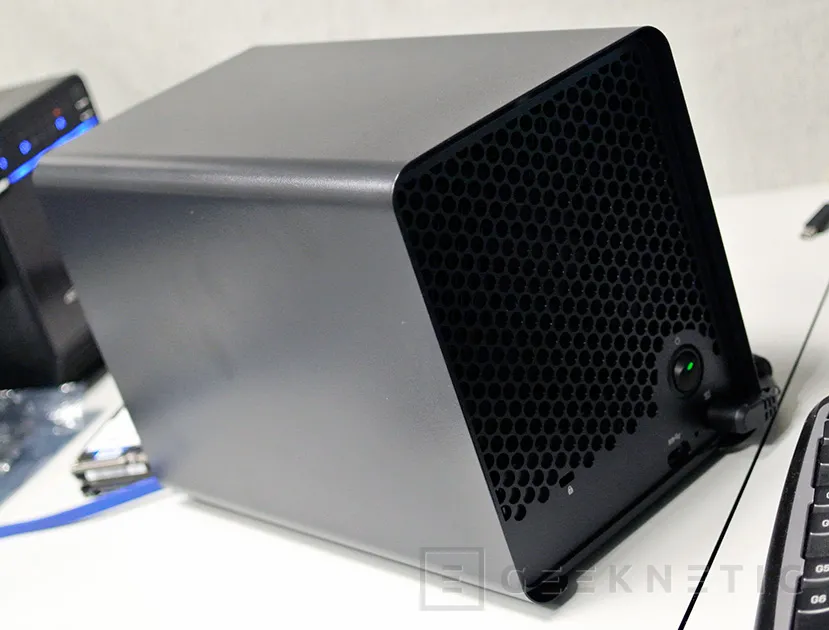 Geeknetic Sistema de almacenamiento personal Drobo 5C 5