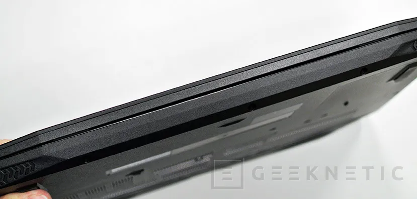 Geeknetic Review Portátil Acer Nitro 5 VR Ready con Ryzen 2700U 12