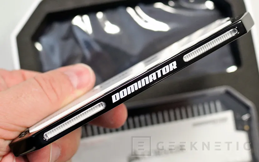 Geeknetic Review Memoria RAM Corsair Dominator Platinum  Contrast Special Edition DDR4 3466 4