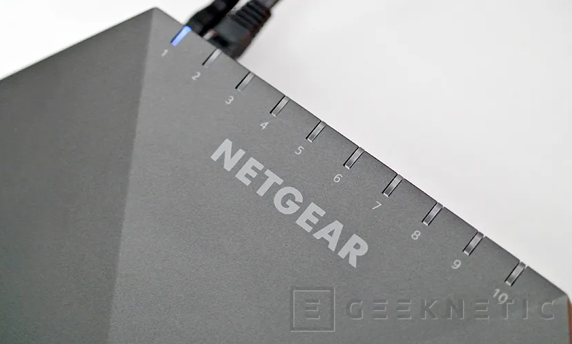 Geeknetic Review Switch Netgear Nighthawk Pro Gaming SX10 6