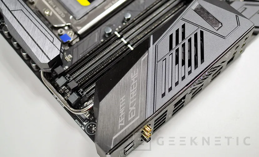Geeknetic Review Placa Base ASUS ROG Zenith Extreme X399 30