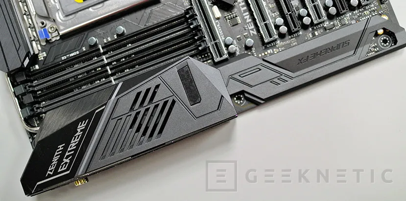 Geeknetic Review Placa Base ASUS ROG Zenith Extreme X399 25
