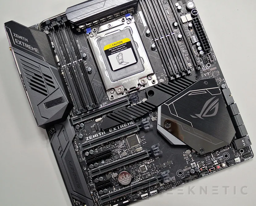 Geeknetic Review Placa Base ASUS ROG Zenith Extreme X399 3