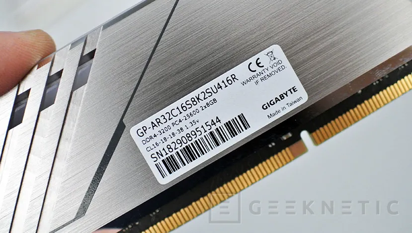 Geeknetic Review Gigabyte AORUS RGB DDR4 3200 2x8GB 7