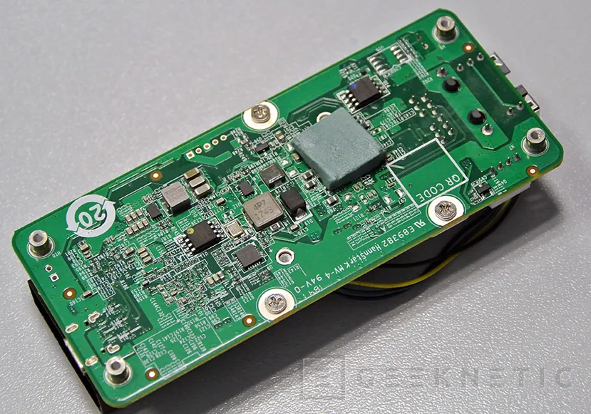 Geeknetic Adaptador Qnap QNA-T310G1T USB 4.0 Thunderbolt 3 10GbE 12