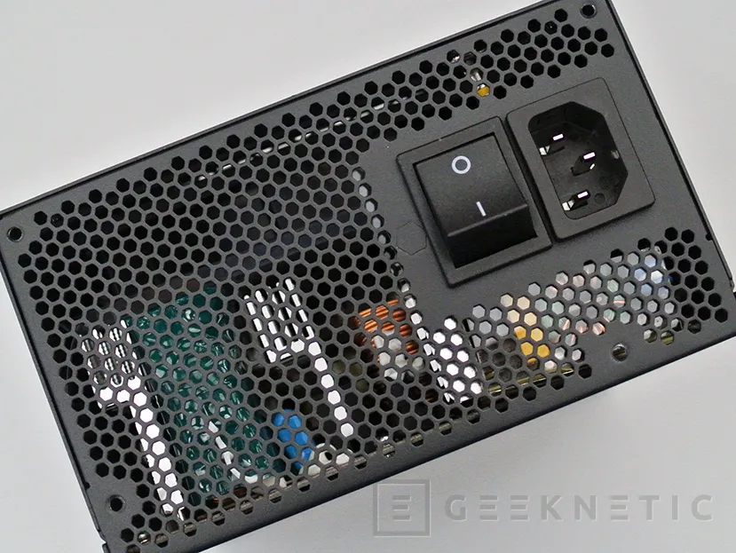 Geeknetic Review Fuente de alimentación Cooler Master V1200 Platinum 6