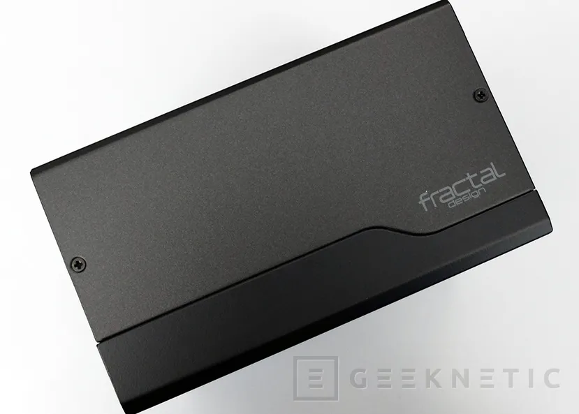 Geeknetic Review Fuente de alimentación Fractal Design Ion+ Platinum 860w 4