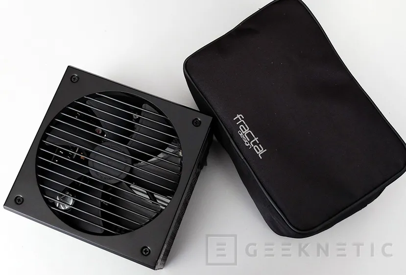 Geeknetic Review Fuente de alimentación Fractal Design Ion+ Platinum 860w 7