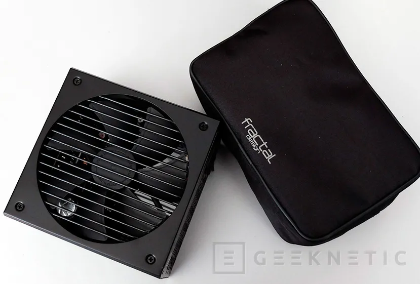 Geeknetic Review Fuente de alimentación Fractal Design Ion+ Platinum 660w 8