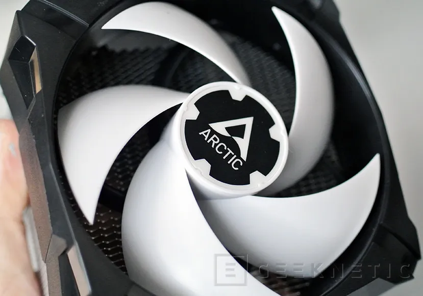 Geeknetic Review Disipador Arctic Freezer 7 X 9