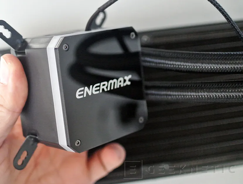 Geeknetic Review Refrigeración líquida Enermax LIQMAX III ARGB 360mm  8