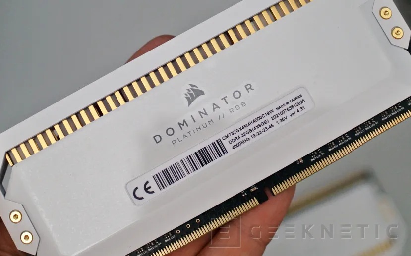 Geeknetic Corsair DDR4 Dominator Platinum RGB 4000C19 Review 12
