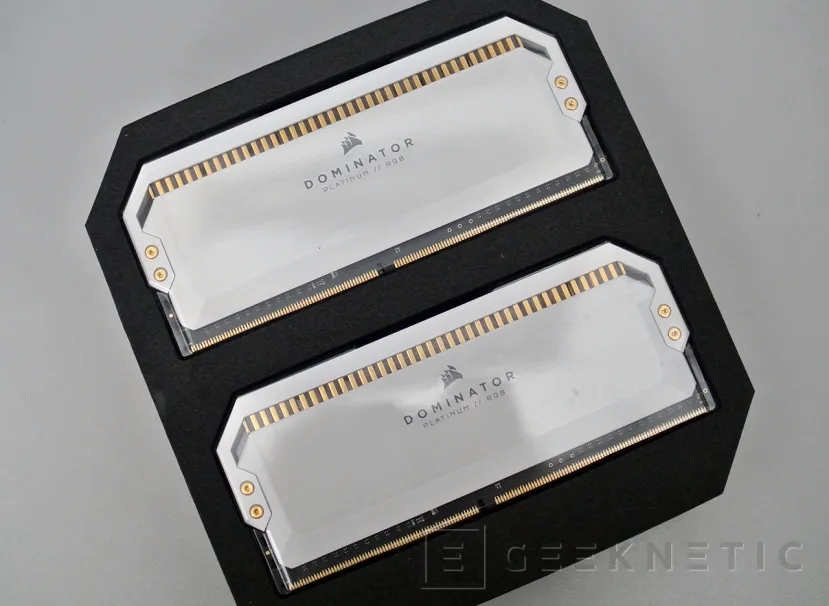 Geeknetic Corsair DDR4 Dominator Platinum RGB 4000C19 Review 2