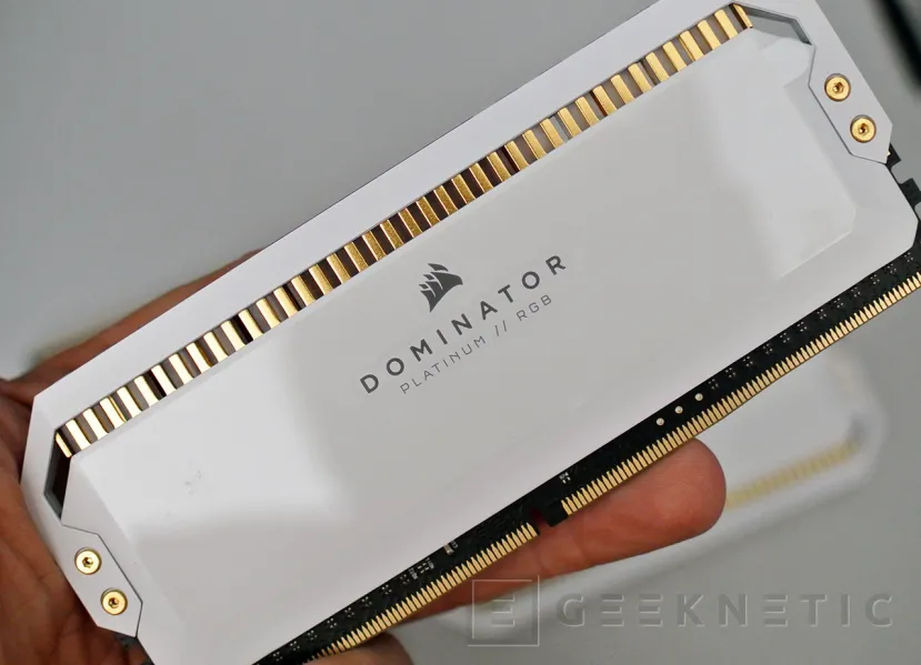 Geeknetic Corsair DDR4 Dominator Platinum RGB 4000C19 Review 8