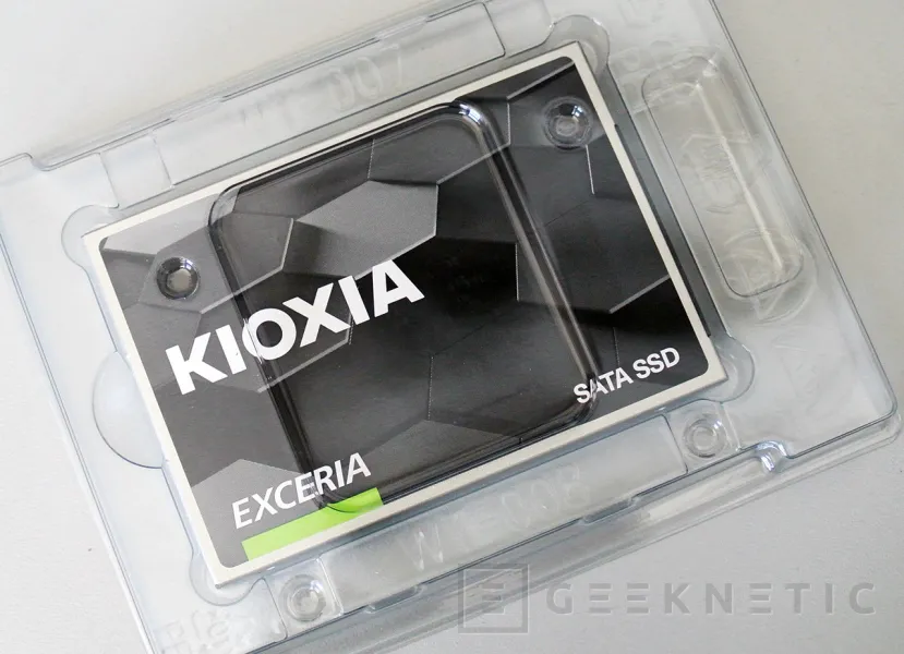 Geeknetic SSD Kioxia Exceria SATA SSD 1TB Review 3