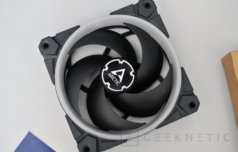 Geeknetic Arctic BioniX P120 A-RGB Review 2