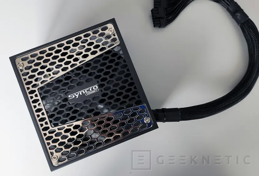 Geeknetic Seasonic SYNCRO Q704 + SYNCRO DGC-650 Review 28