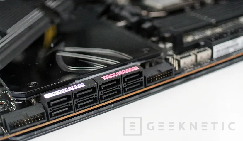 Geeknetic ASUS ROG Maximus XII Extreme Review 15