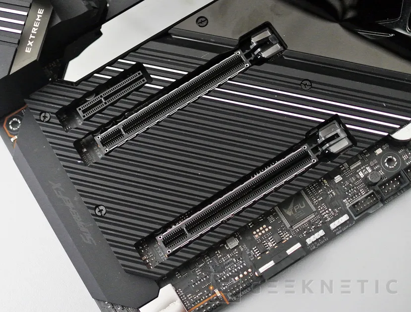 Geeknetic ASUS ROG Maximus XII Extreme Review 6