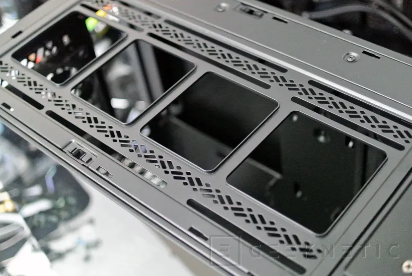 Geeknetic Fractal Design Meshify 2 Compact Review 9