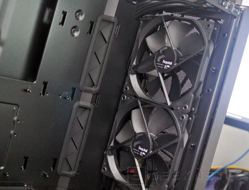 Geeknetic Fractal Design Meshify 2 Compact Review 16