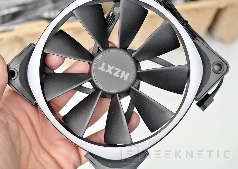 Geeknetic Refrigeración líquida NZXT Kraken X73 RGB Review 16
