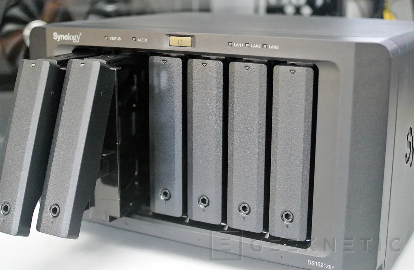 Geeknetic Synology DiskStation DS1621xs+ Review 26