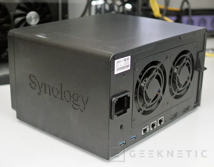 Geeknetic Synology DiskStation DS1621xs+ Review 2
