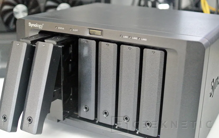 Geeknetic Synology DiskStation DS1621xs+ Review 3