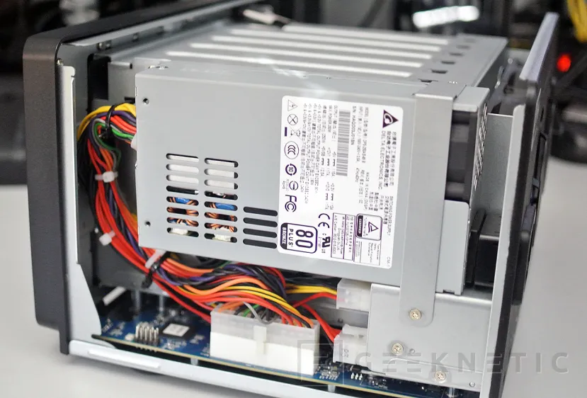 Geeknetic Synology DiskStation DS1621xs+ Review 14