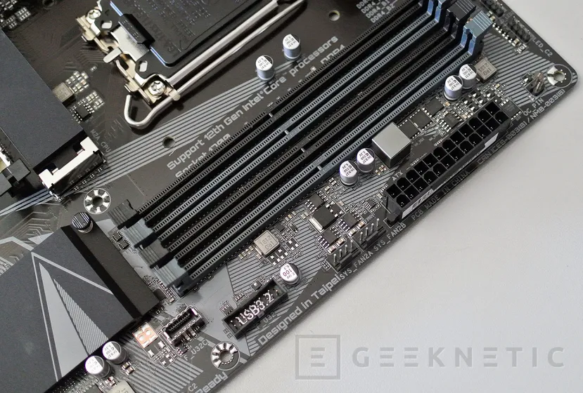 Geeknetic Gigabyte Z690 UD DDR4 Review 12