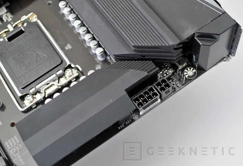 Geeknetic Gigabyte Z690 UD DDR4 Review 19